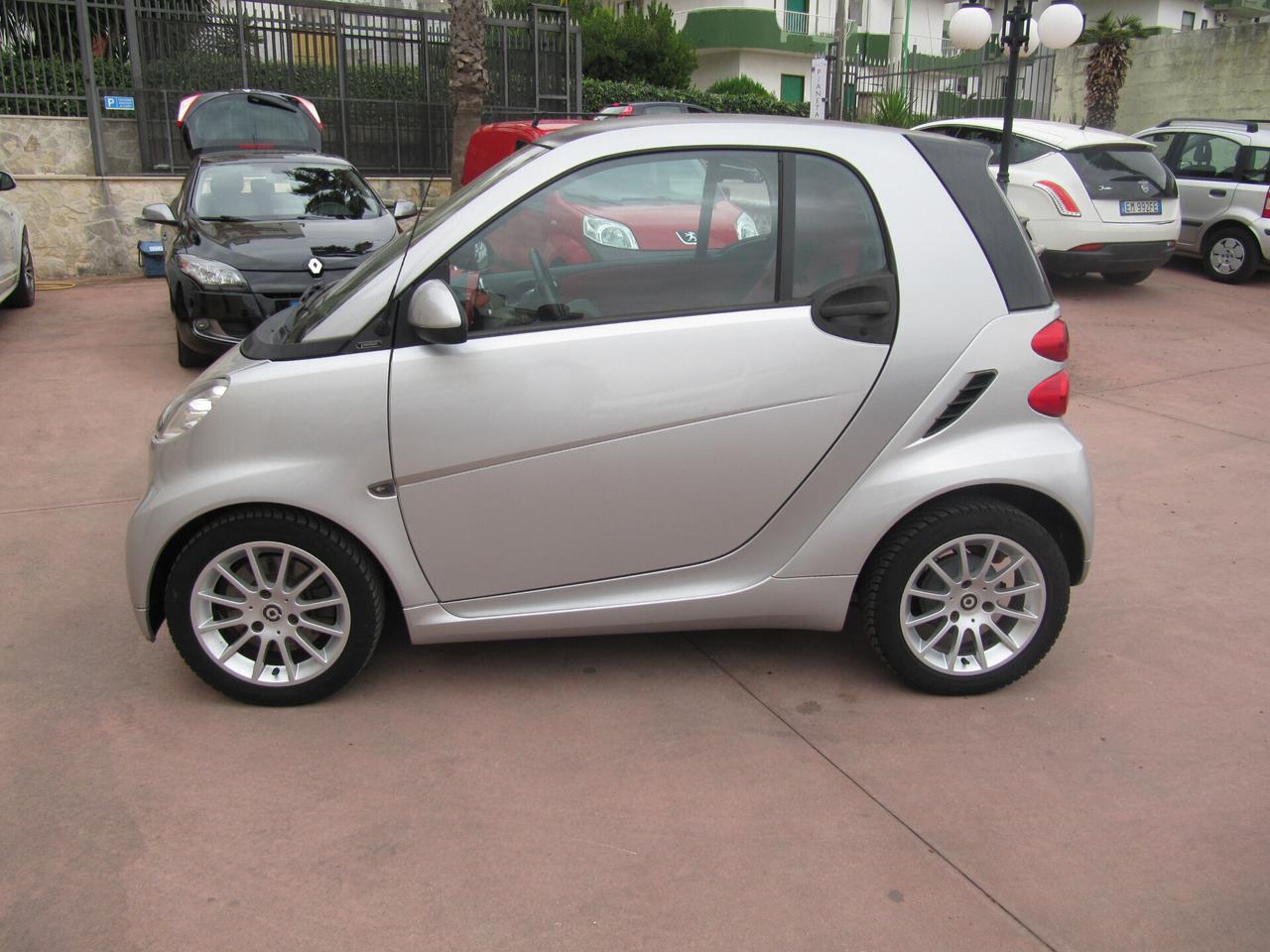 Smart ForTwo 1000 52 kW MHD coupé pure - 2011