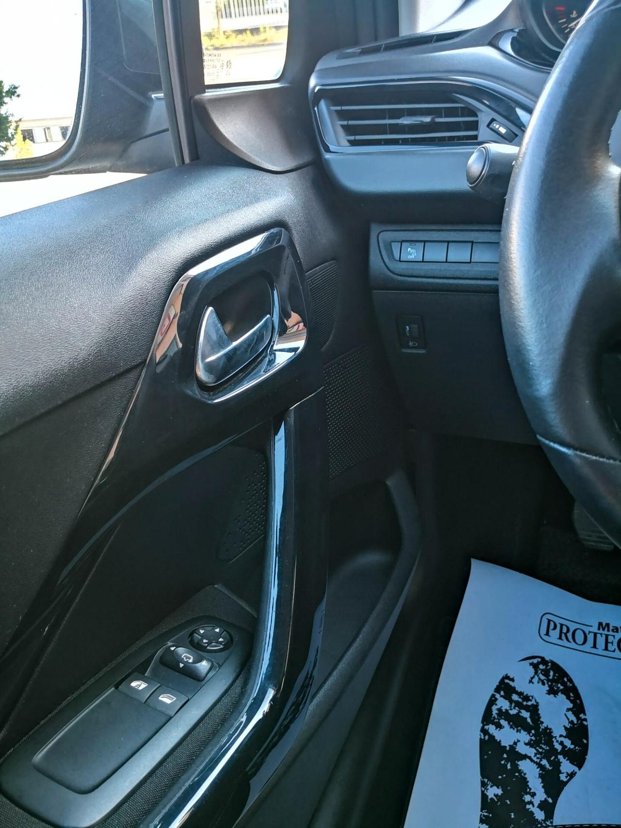 Peugeot 208 PureTech 1.2 82CV ***NEOPATENTATI***