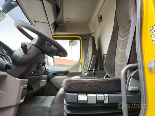 DAF LF 55 280 centina e sponda caricatrice