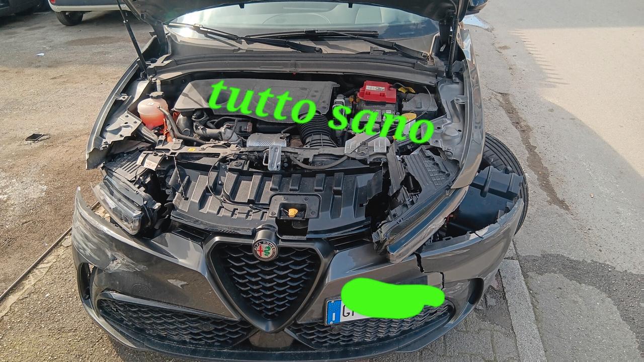 Alfa Romeo Tonale 1.3 280 CV PHEV AT6 Q4 Veloce incidentata sinistrata mondialcars