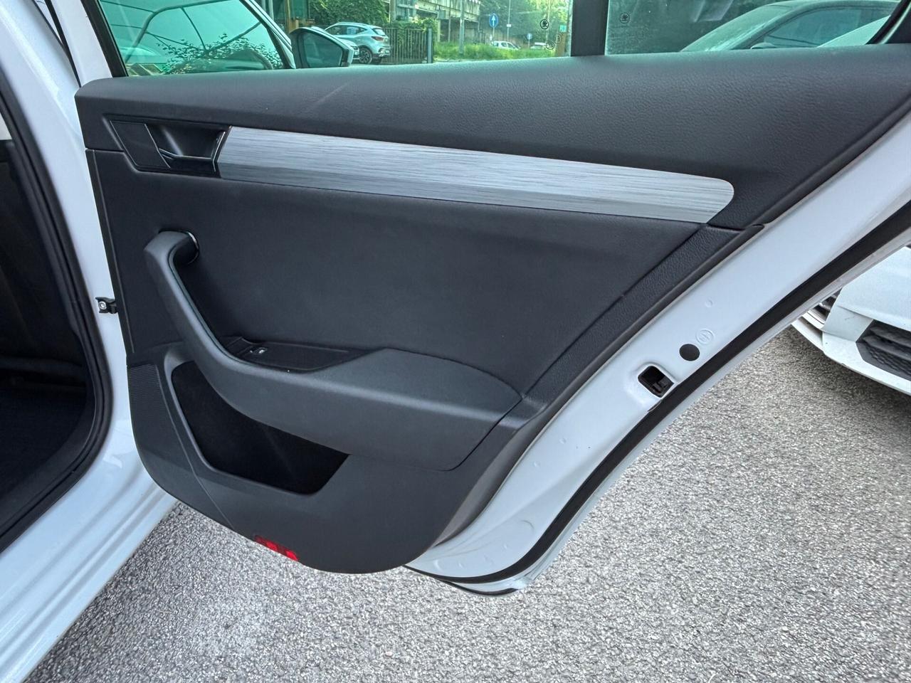 Skoda Superb 2.0 TDI 150CV DSG Wagon Executive