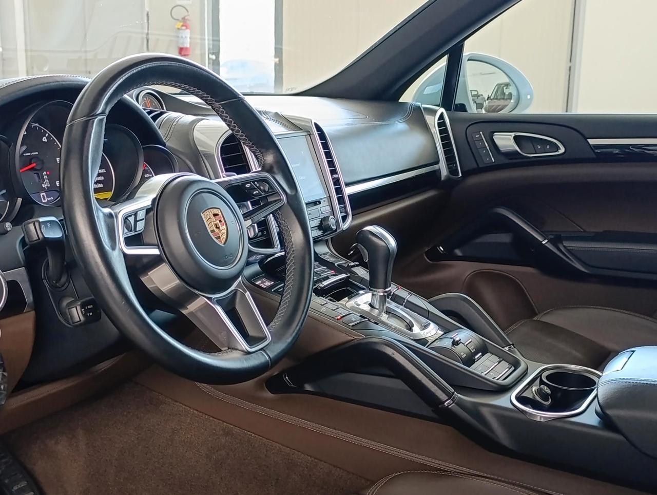 Porsche Cayenne 3.0 Platinum Edition tiptronic