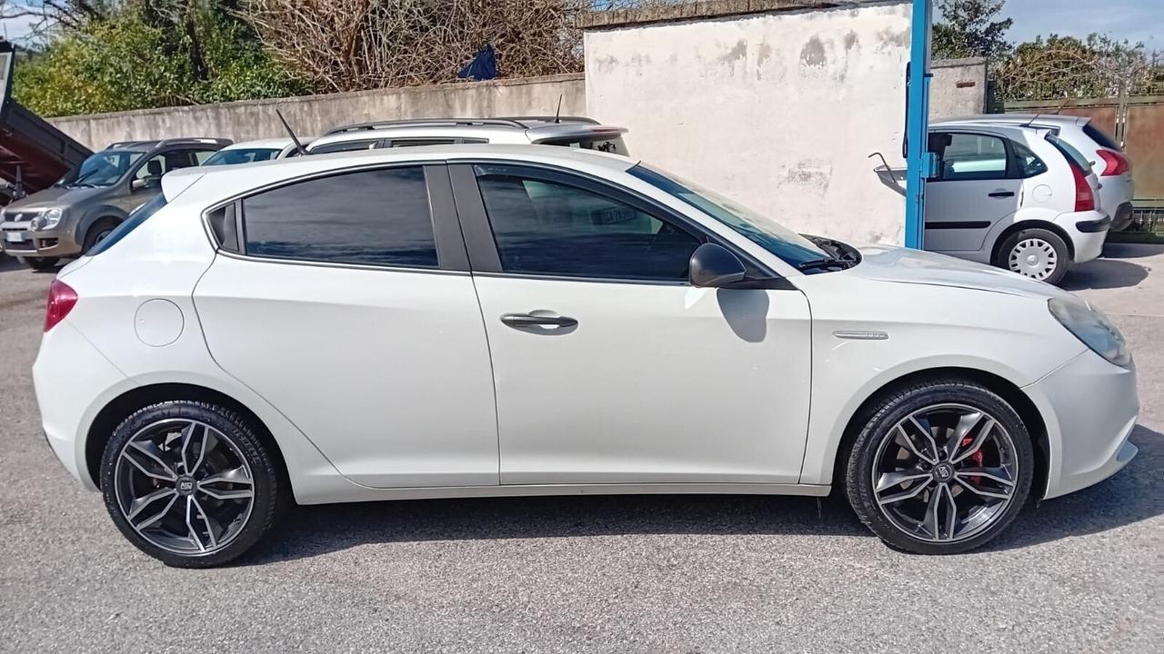 Alfa Romeo giulietta 1.6 mjt-full-2011