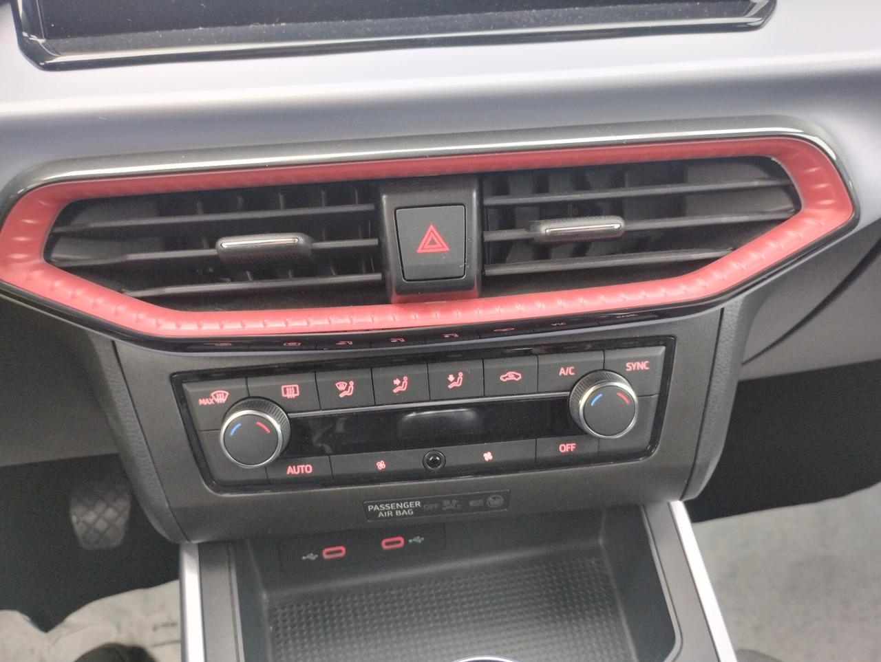 Seat Arona 1.0 TGI FR ( sportiva , full optional e dai consumi record)