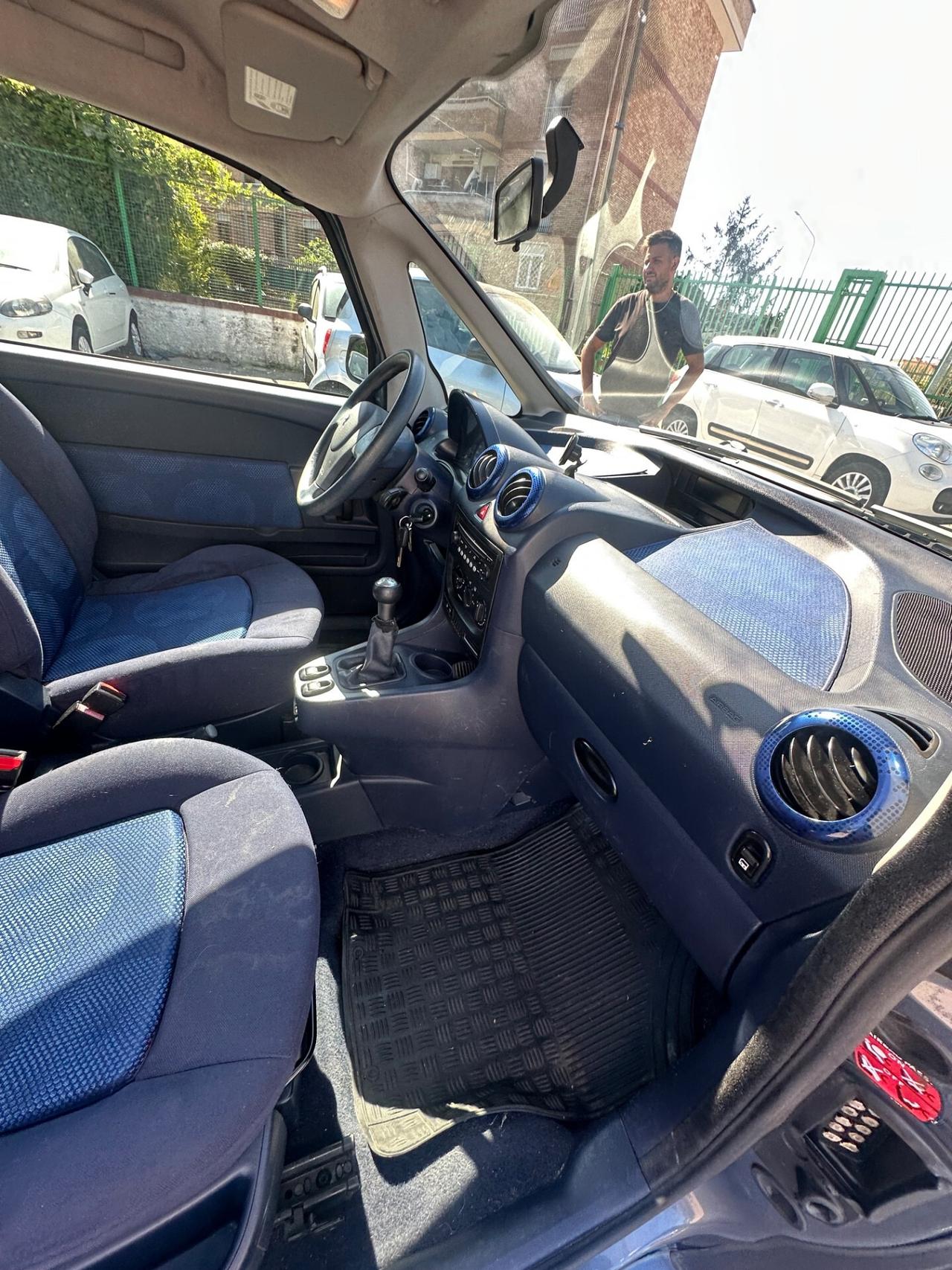 Peugeot 1007 1.4 HDi Sporty