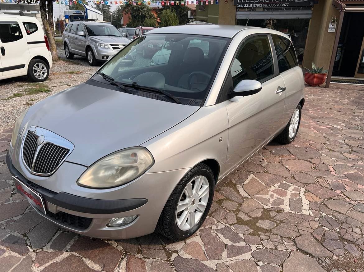 Lancia Ypsilon 1.2 16v Argento