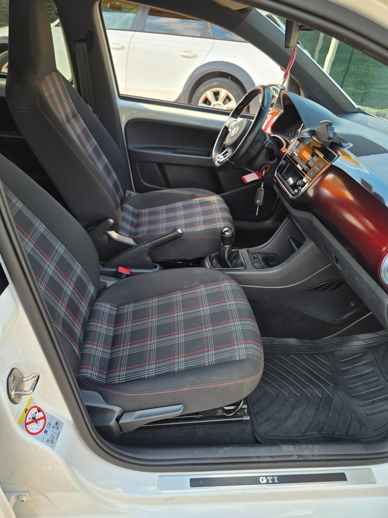 Volkswagen up! 1.0 GTI 116cv