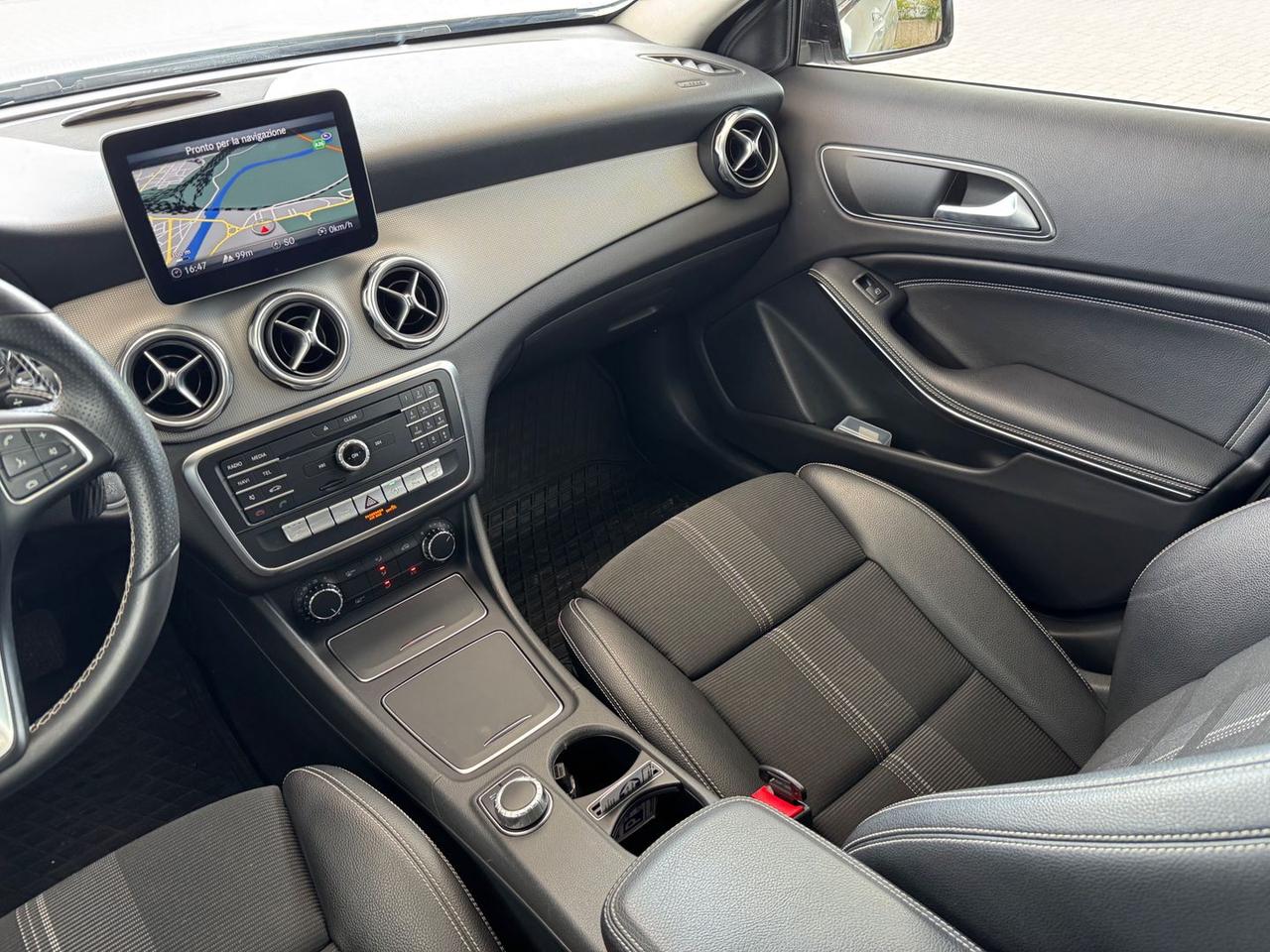 Mercedes-Benz GLA 220 Premium GLA 220 D #6418