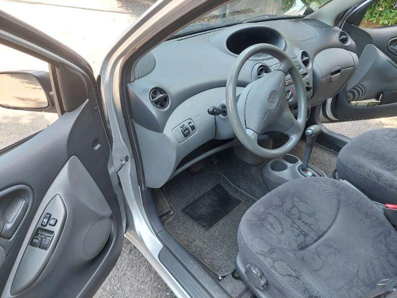 Toyota Yaris 1.3i 16V CAMBIO AUTOMATICO GOMME FRENI NUOVI