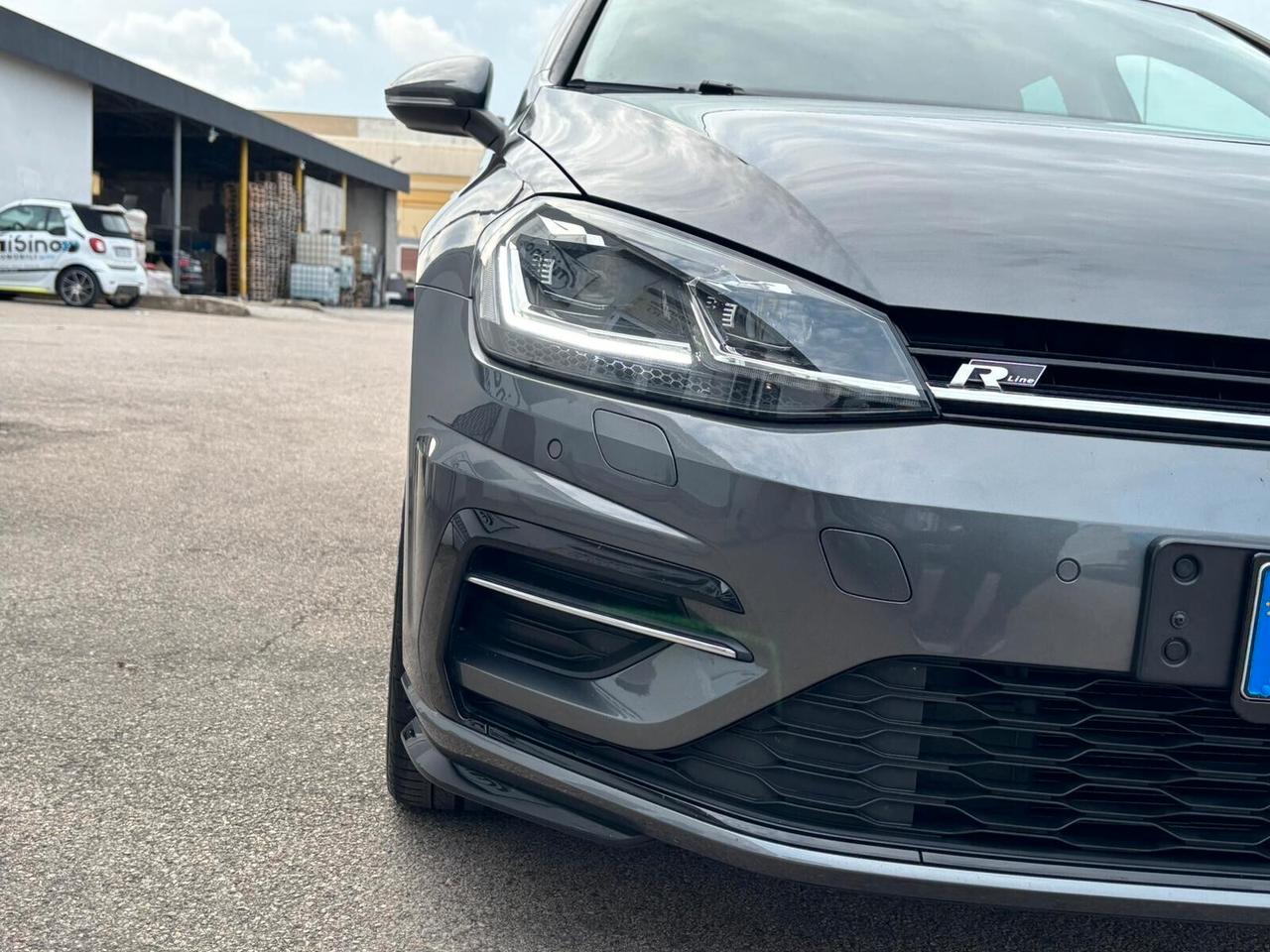 Volkswagen Golf 2.0 DSG 5p. R-Line