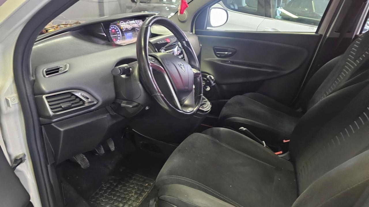 Lancia Ypsilon 0.9 TwinAir 85 CV 5 porte S&S Gold