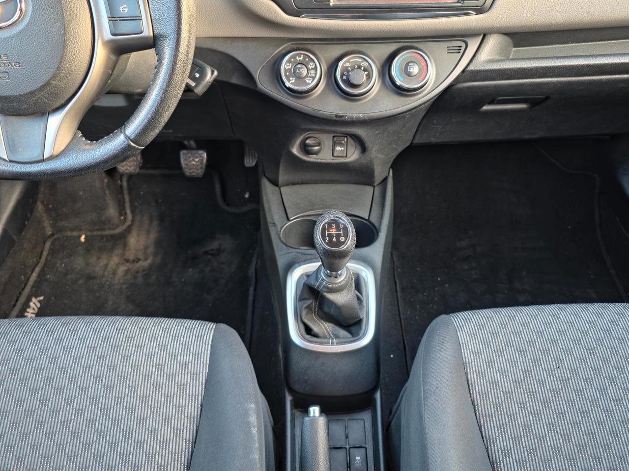 Toyota Yaris 1.0 5 porte Lounge CV-69 E6 Manuale NEO 2015