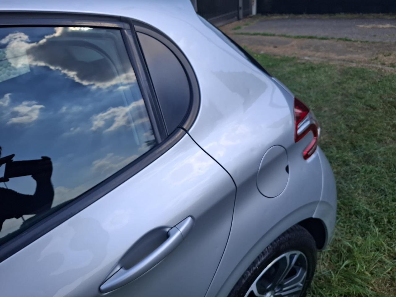 Peugeot 208 1.4 HDi 68 CV 5 porte Allure