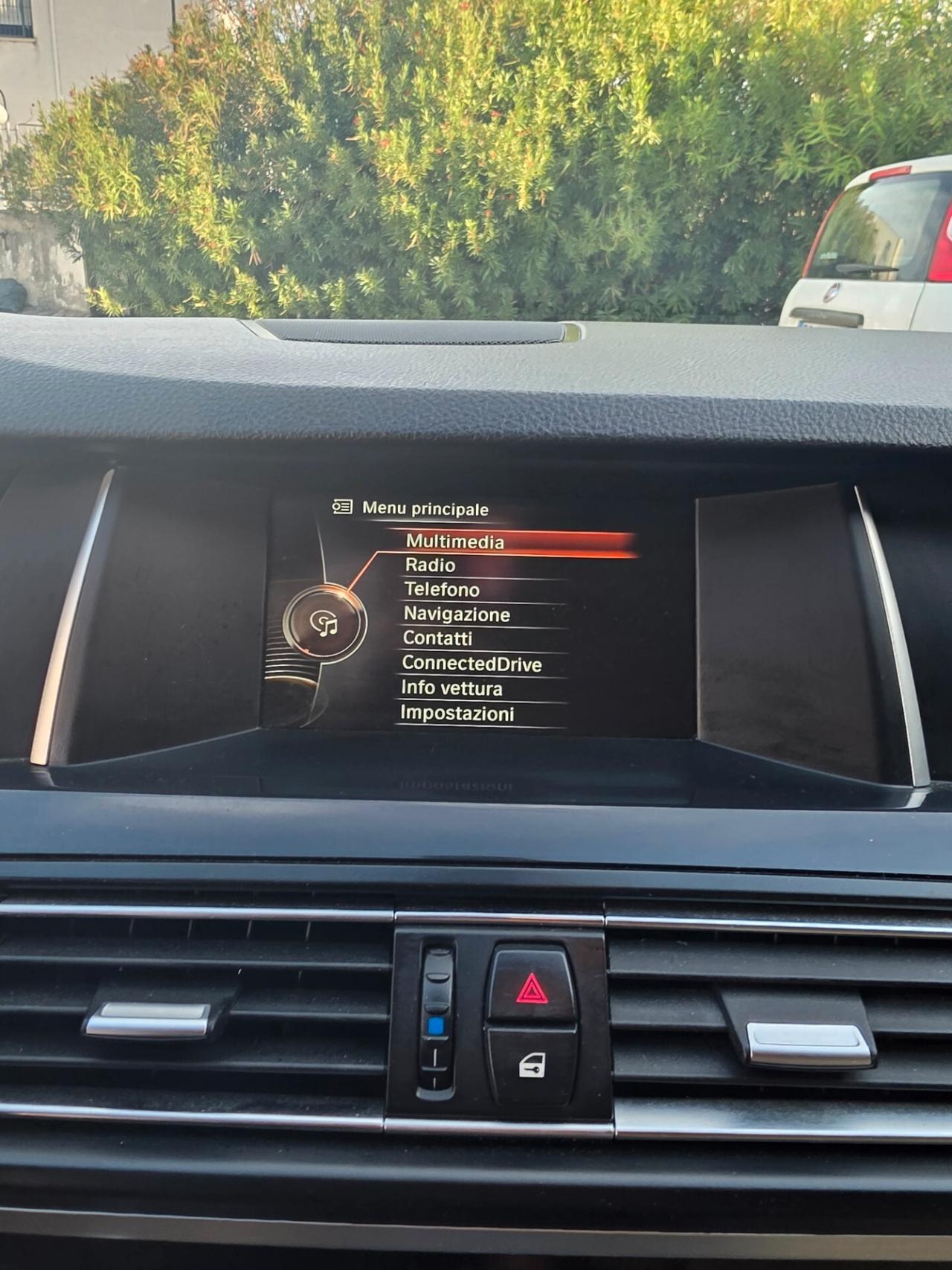 Bmw 520 M sport 2.0 disel 179000 km anno 2015 in perfetto stato tagliando appena eseguito bollo paga