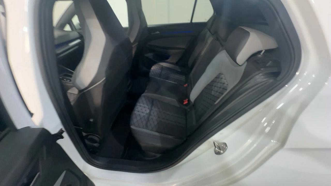 Volkswagen Golf 2.0 TDI 150 CV DSG SCR R-Line