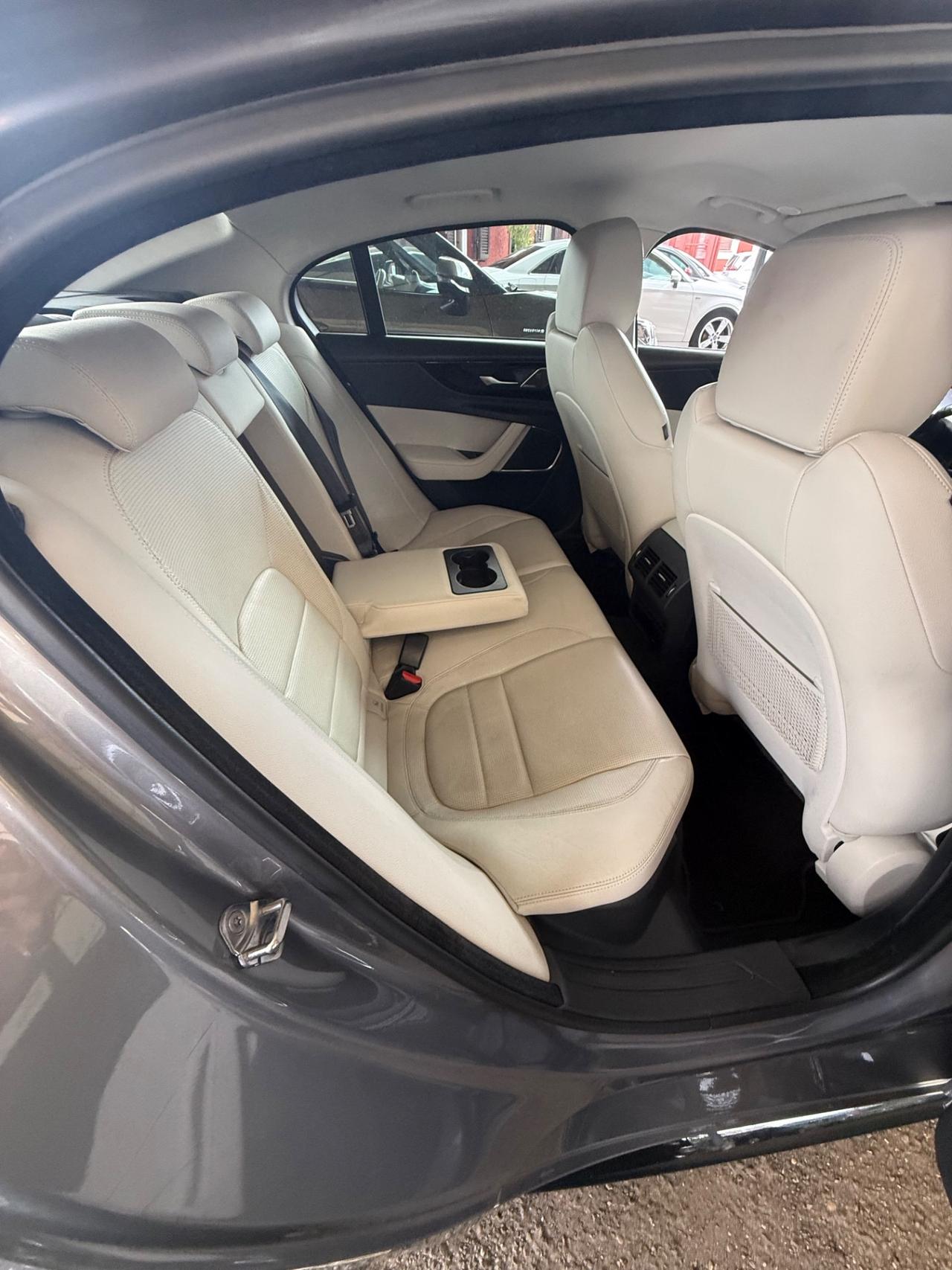 XE 2.0 D 204 CV-R-Dynamic HSE-IVA ESP-unipro