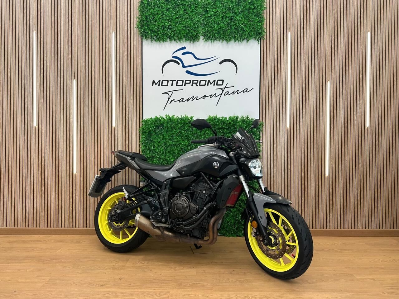 YAMAHA MT07 MT 07 MT-07 NIGHT FLUO - DA 69€ AL MESE