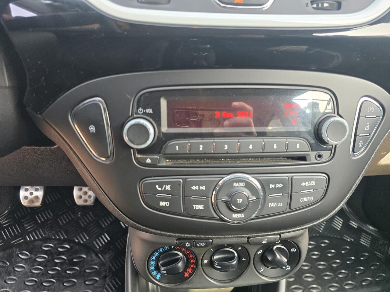 Opel Corsa 1.4 90CV GPL CASAMADRE , PERFETTA NEOPATENTATI