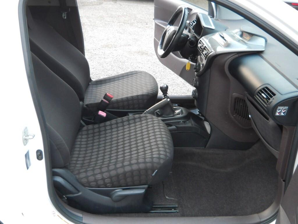 Toyota iQ 1.4 DIESEL 66 KW 90 CV 6 MARCE OK NEO PATENTATI