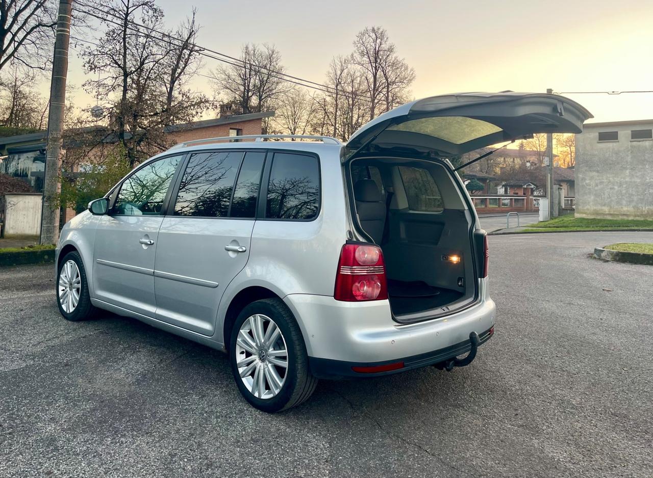 Volkswagen Touran Business 2.0 TDI 140 CV DSG Highline