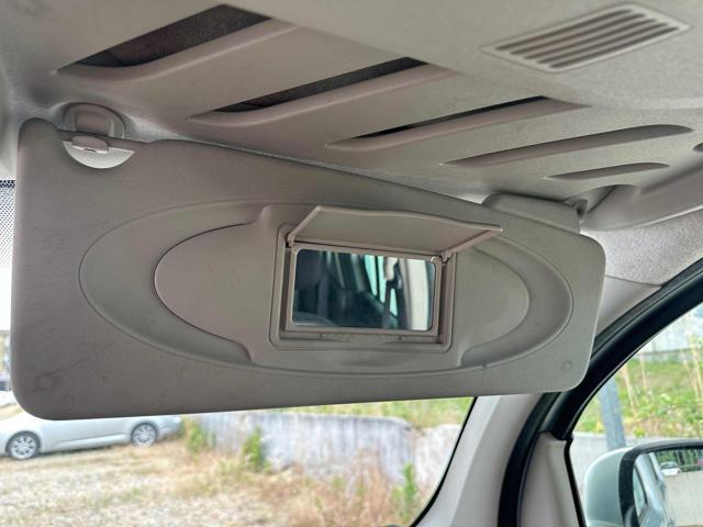 RENAULT Kangoo BENZINA/GPL 5 POSTI CAMBIO AUTOMATICO NAVIGATORE