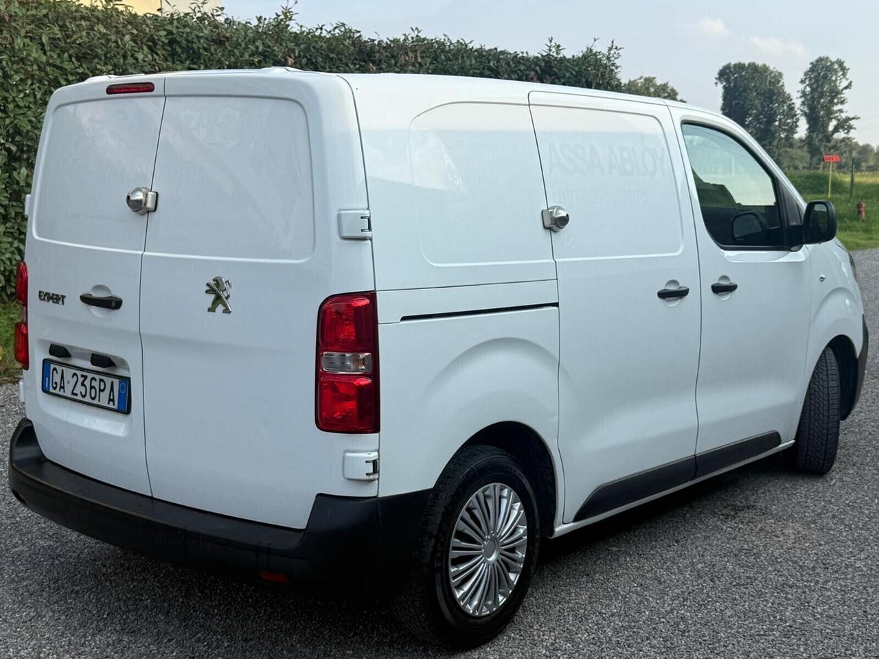 Peugeot Expert 180 S&S EAT8 Premium Compact