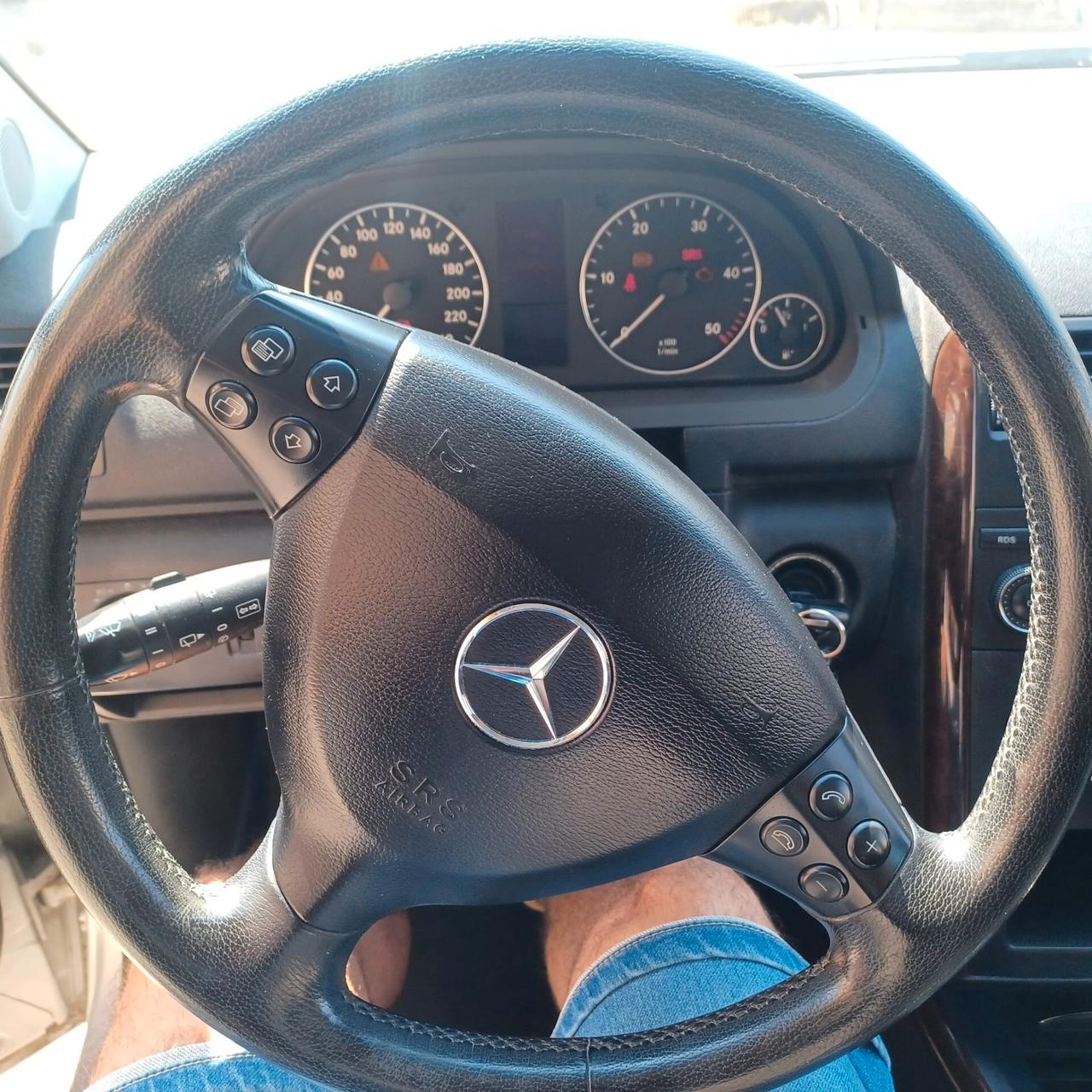 AUTOMATICA NEOPATENTATI CLASSE A 2.0TDI CON GANCIO DI TRAINO