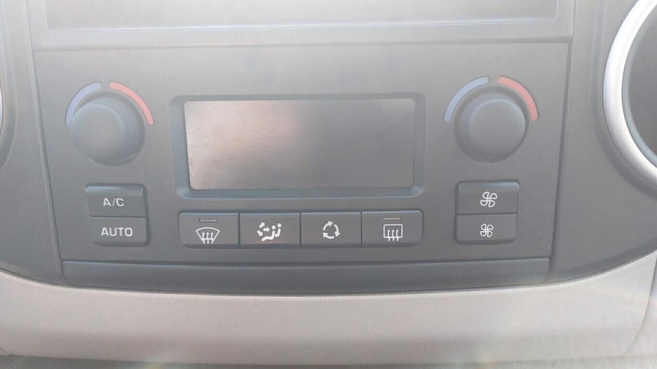 Peugeot Partner 1.6 Diesel 7 posti Neopatentati
