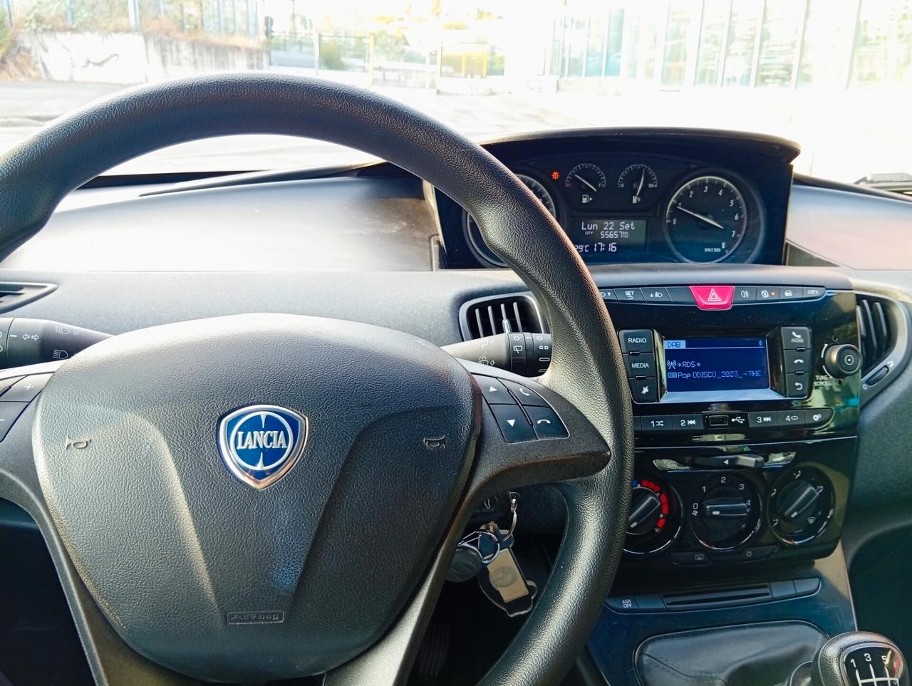 Lancia Ypsilon 1.0 FireFly 5 porte S&S Hybrid Ecochic Gold