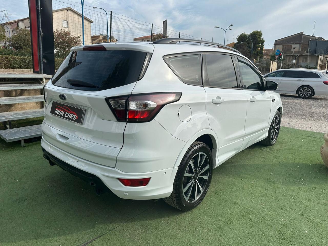 Ford Kuga 1.5 TDCI 120 CV S&S 2WD ST-Line
