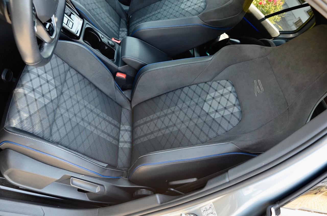 VOLKSWAGEN GOLF 2.0 TDI R-LINE PLUS 150cv DSG, UNICOPROPRIETARIO, GARANZIA VW 11/2026, UFF ITALIANA, EURO 6E, RETRO 360°, FULL LED, PERMUTE