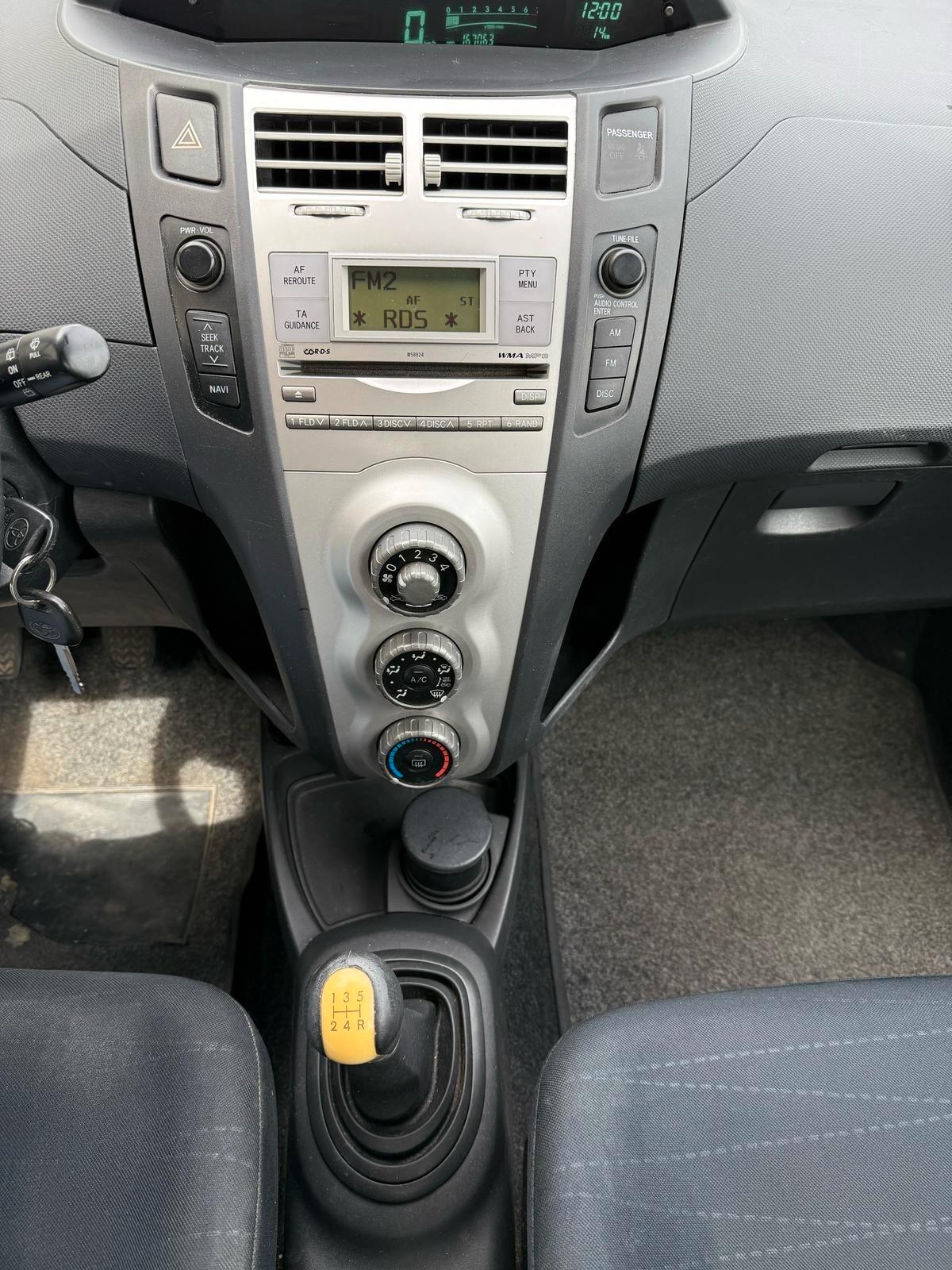 Toyota Yaris 1.0 5 porte 69cv NEOPATENTATI