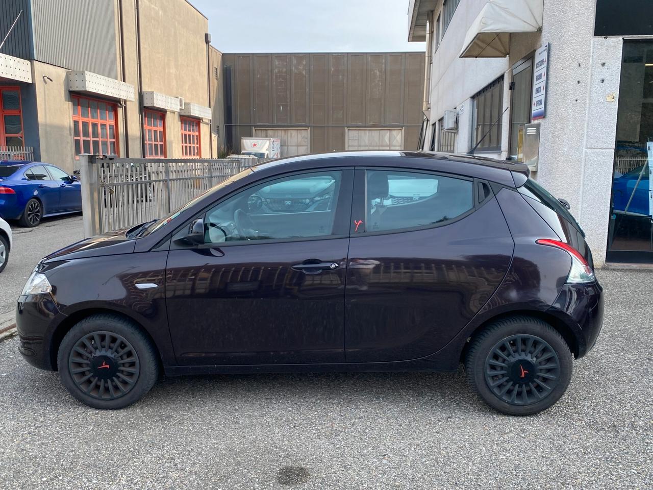 Lancia Ypsilon 1.2 69 CV 5 porte Elefantino