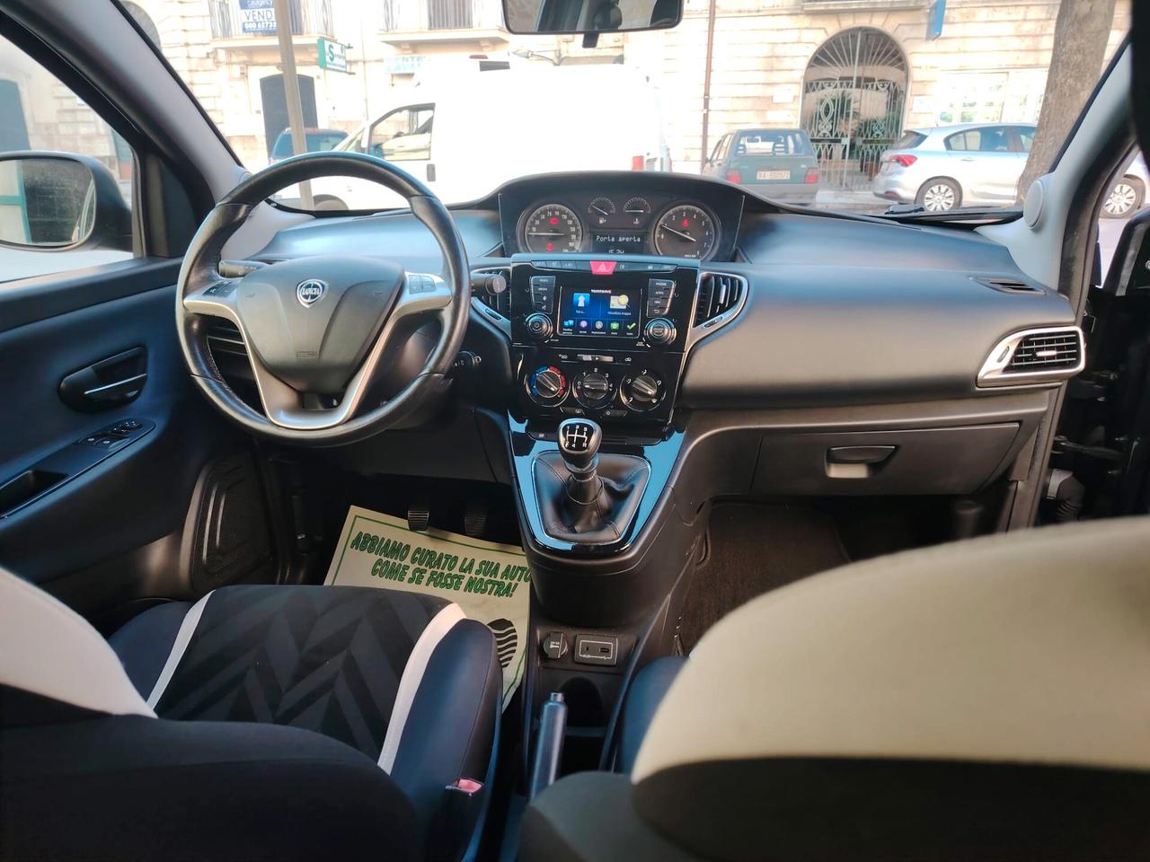 Lancia Ypsilon 1.2 69 CV 5 porte Gold