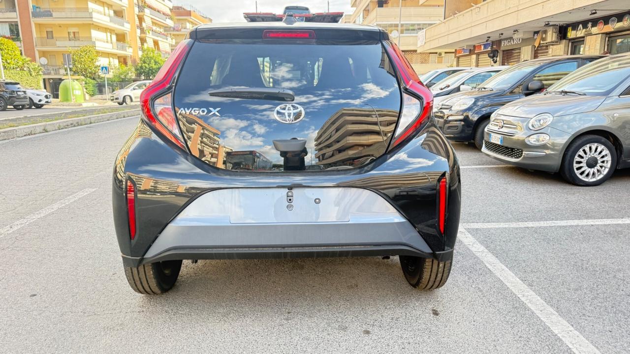 Toyota Aygo X 1.0 VVT-i 72 CV 5 porte Lounge Air S-CVT LED NAVI KAMERA PDC CERCHI 16 CAR PLAY KM 0
