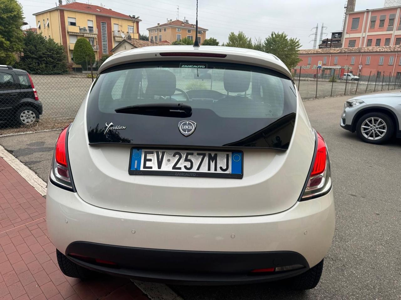 Lancia Ypsilon 2014 0.9 Benz/Metano 85 CV 5 porte