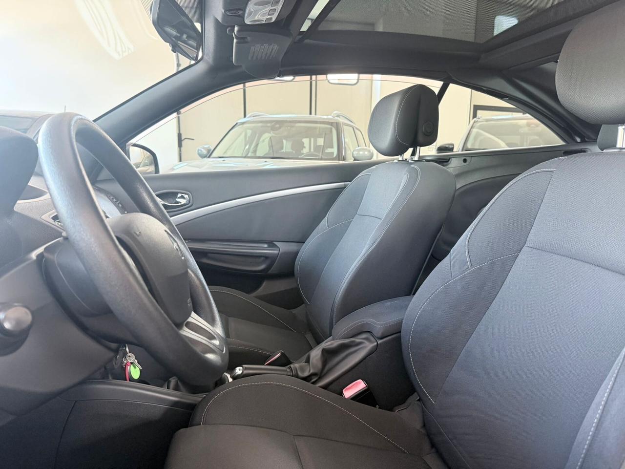 Renault Megane Mégane C-C 1.5 dCi 110CV EDC Wave Edition