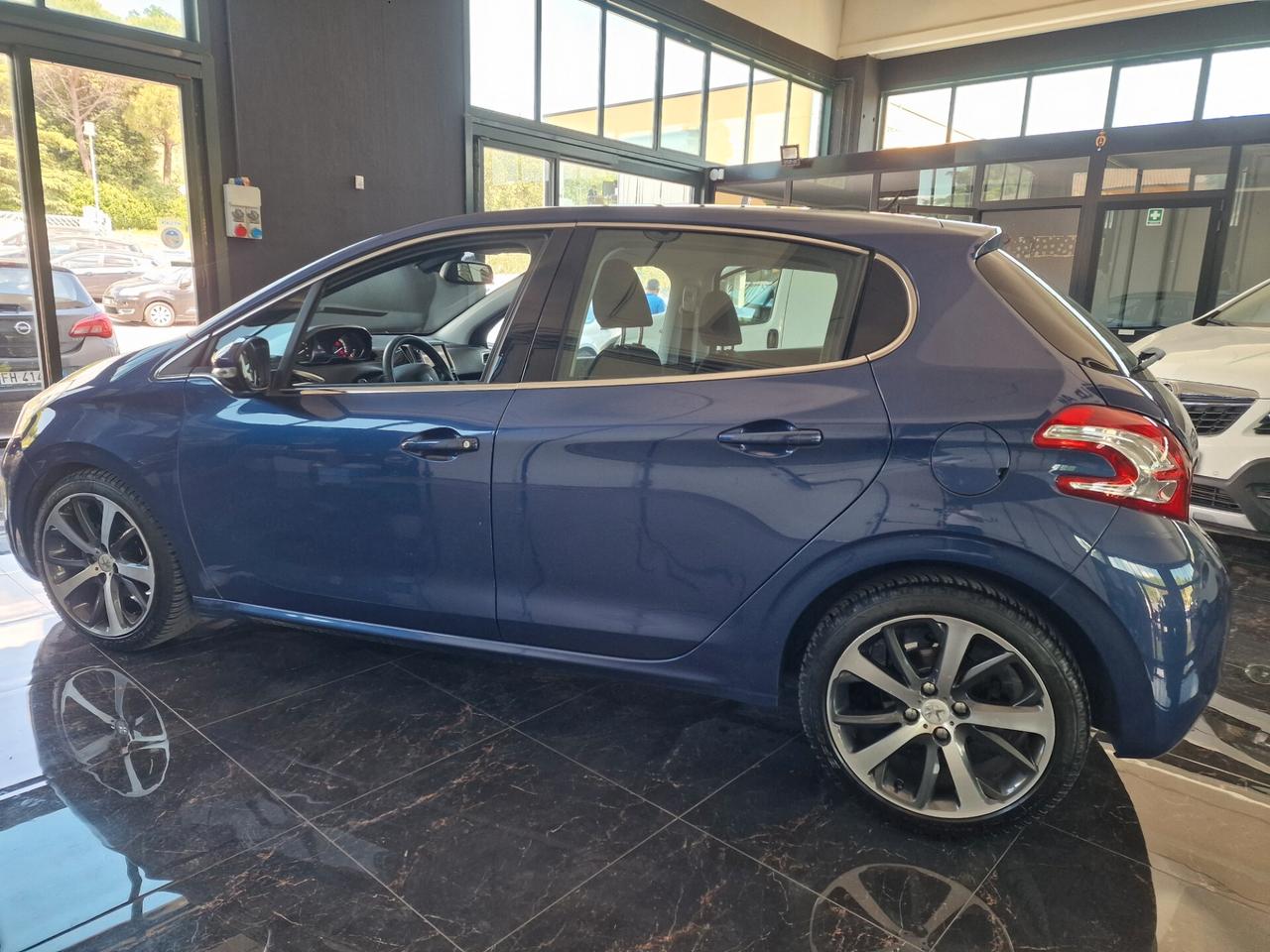 Peugeot 208 1.6 e-HDi 115 CV Stop&Start 5 porte Allure