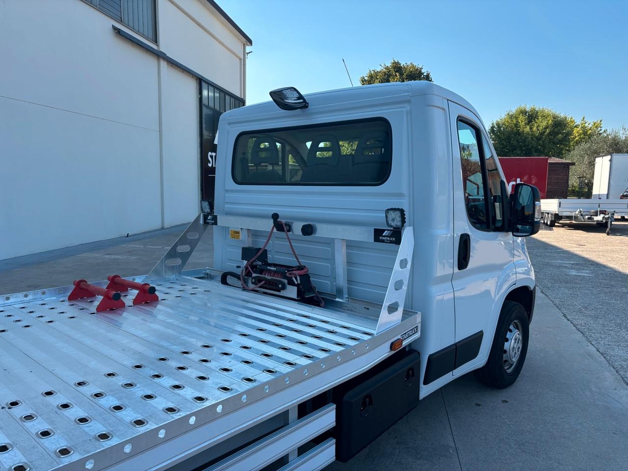CARROATTREZZI Patente B - 1500 Kg Portata