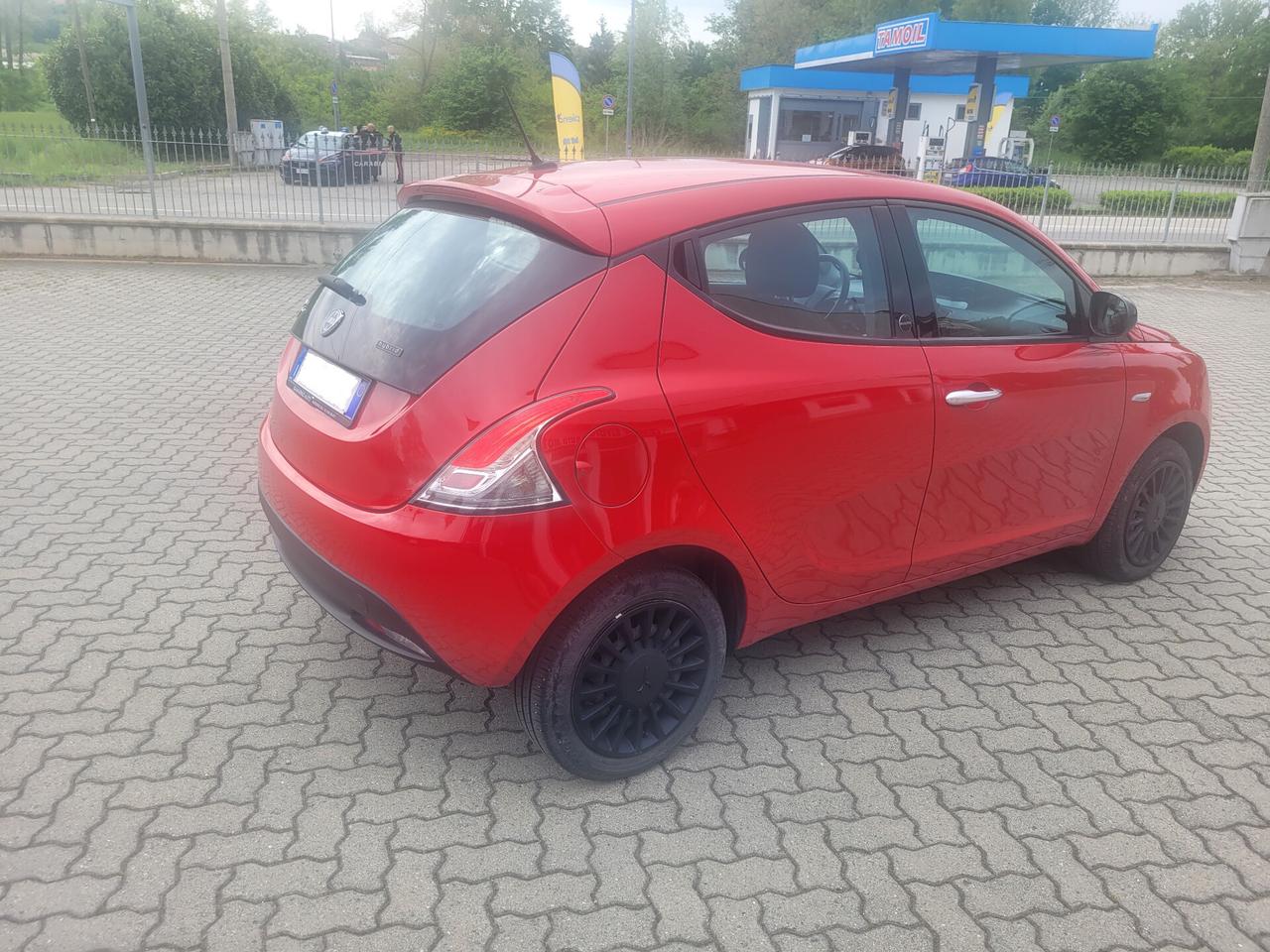 Lancia Ypsilon 1.0 FireFly 5 porte S&S Hybrid Ecochic Silver