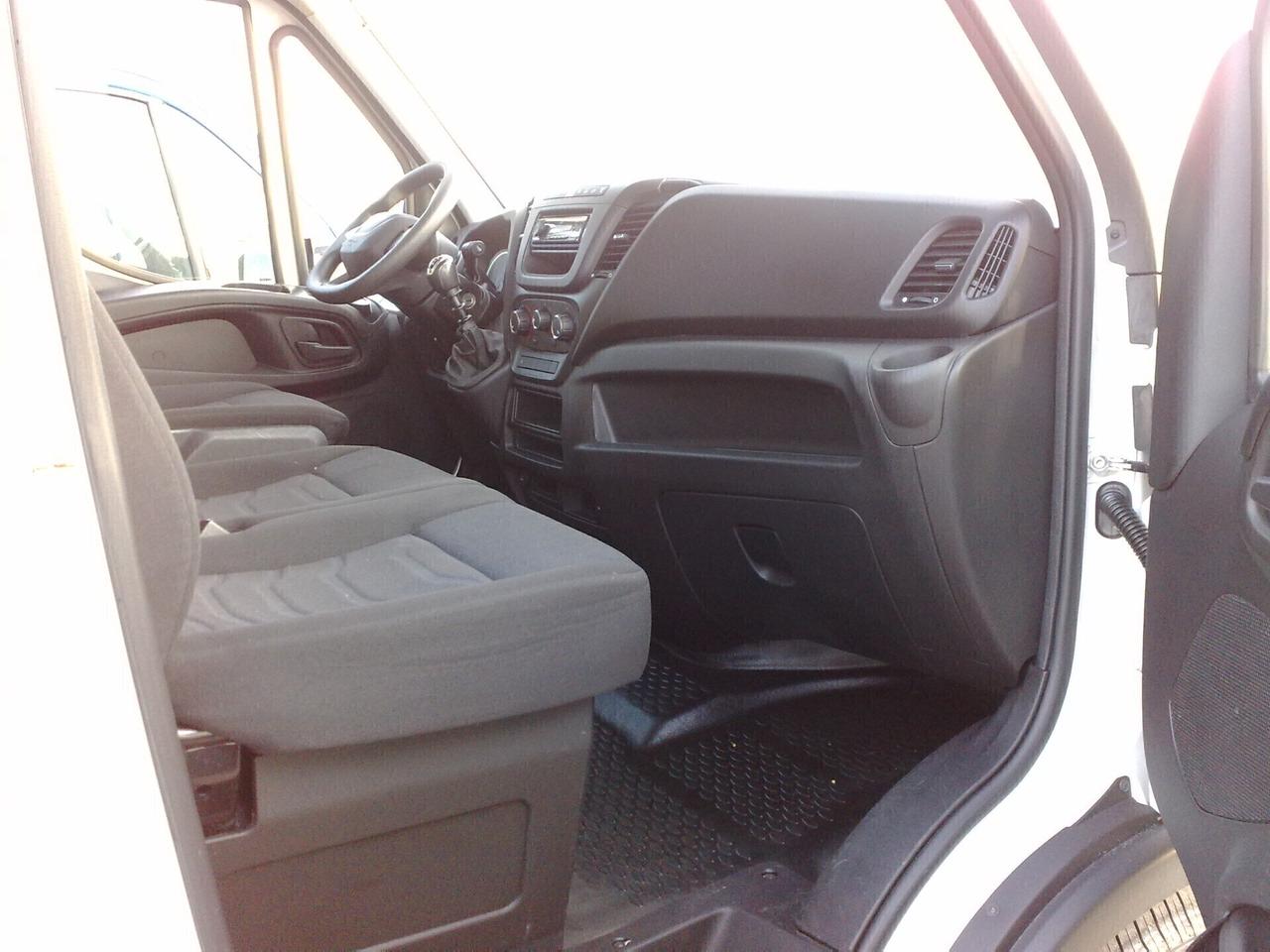 Iveco Daily 35s14 2.3hpt Furgone di serie - 2021