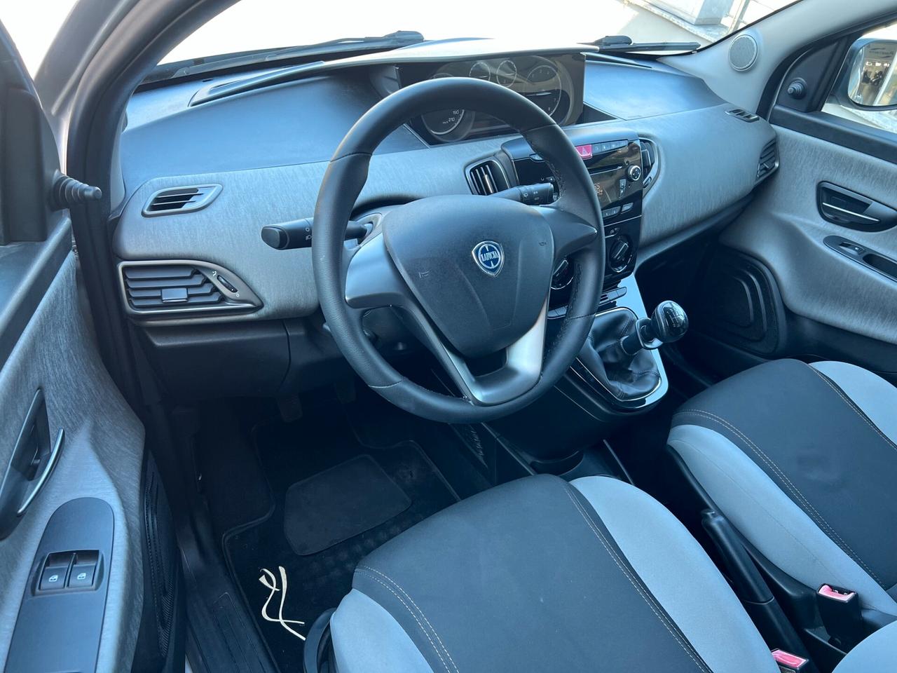 Lancia Ypsilon 1.2 8v Silver ecochic Gpl 69cv PDC/CLIMA PERFETTA!!