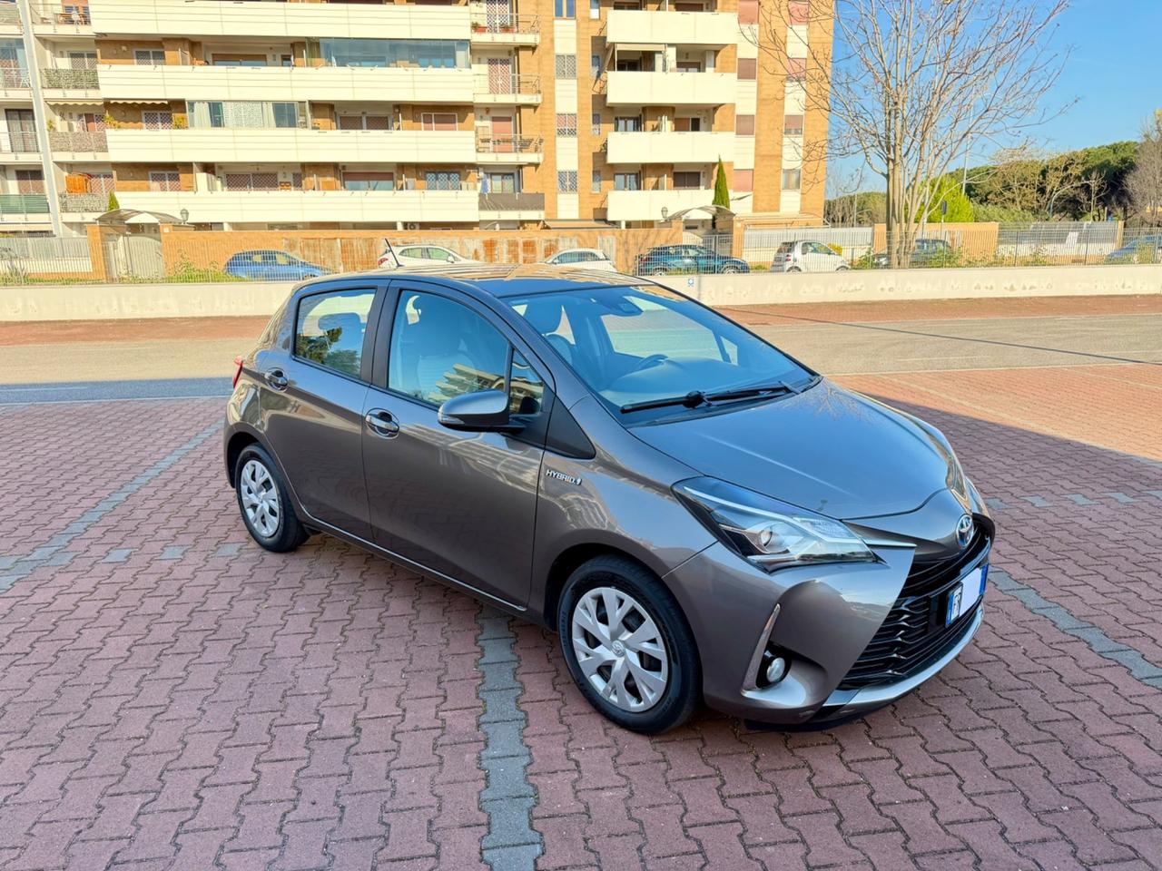Toyota Yaris 1.5 Hybrid Business