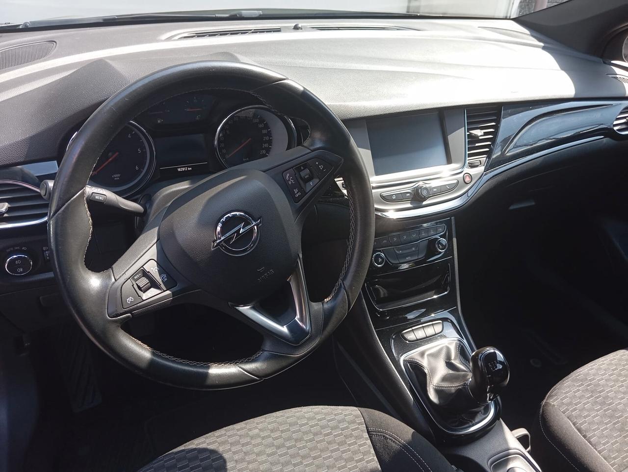 Opel Astra 1.6 CDTi 5 porte Business valutiamo permute