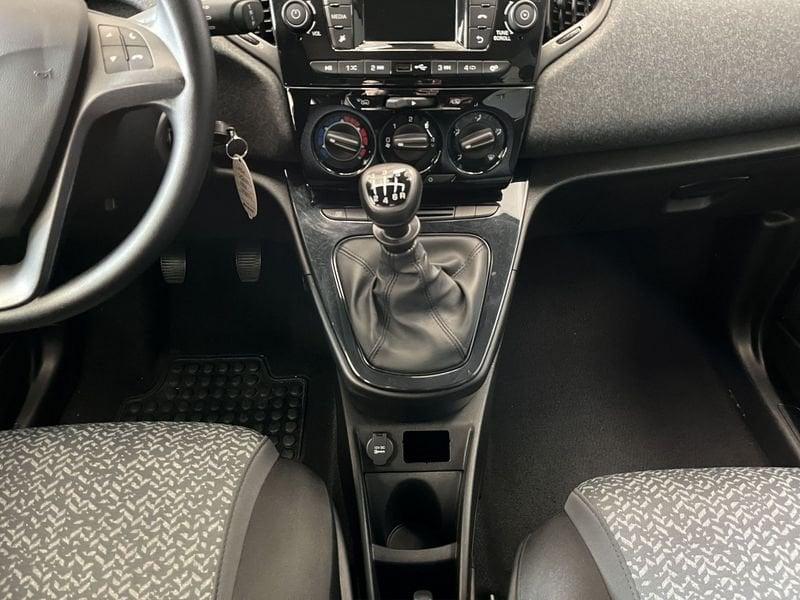 Lancia Ypsilon Ypsilon 1.0 firefly hybrid Silver s&s 70cv - PROMO SIRONIAUTO+