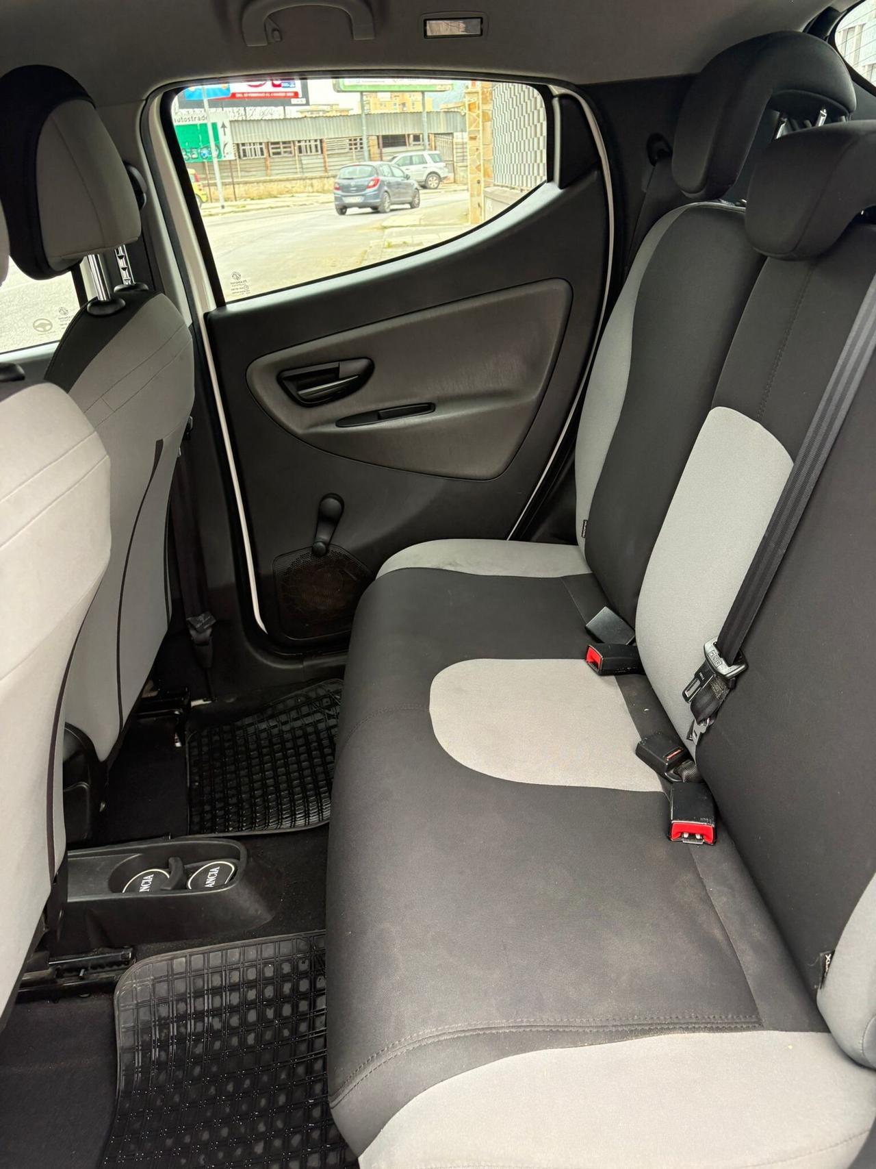 Lancia y 1.2 benzina