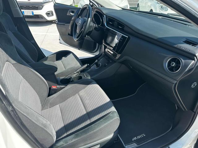 TOYOTA Auris Touring Sports 1.8 Hybrid Black Edition CVT