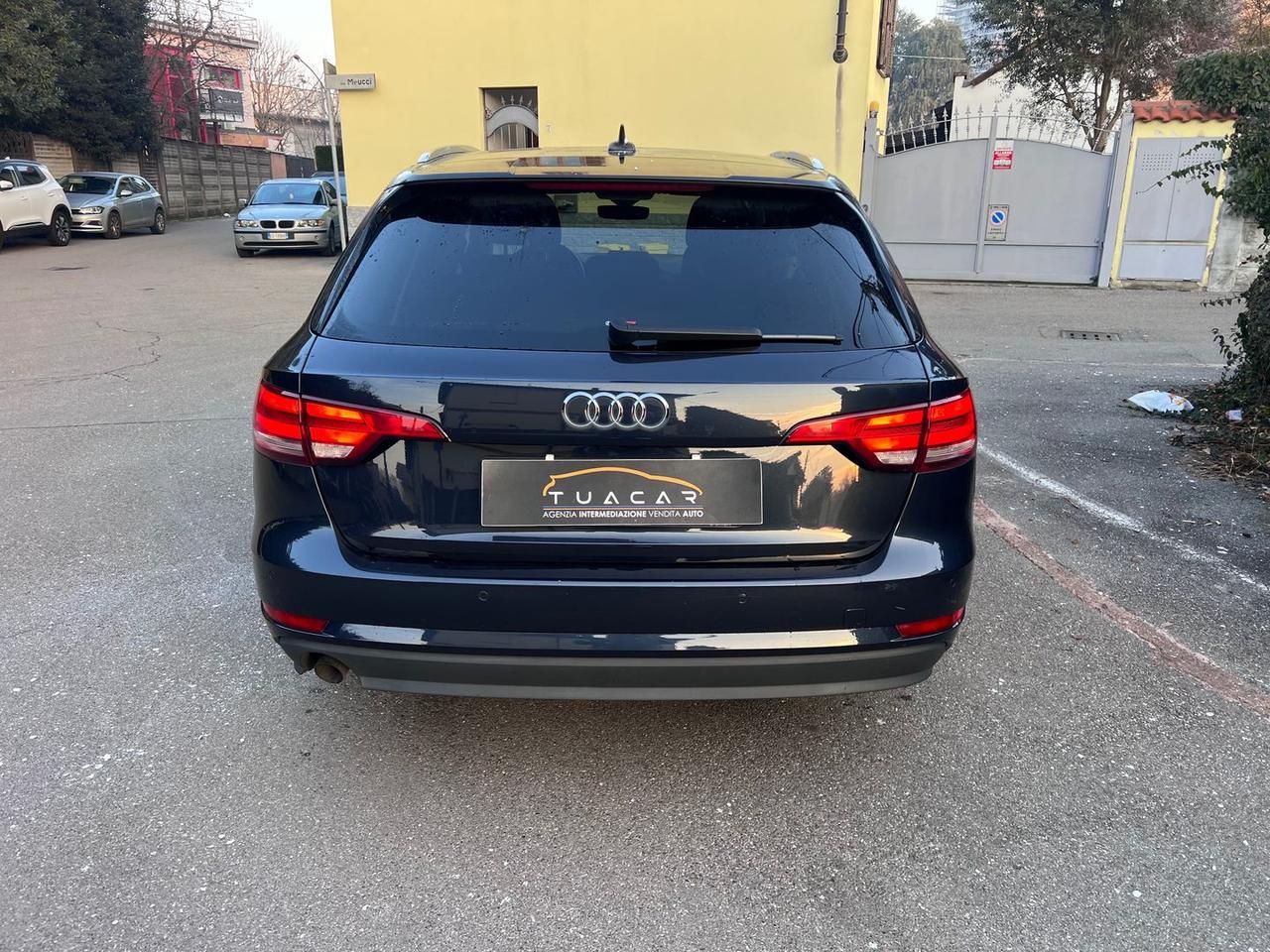 Audi A4 2.0 35 TDI Business Sport #8876