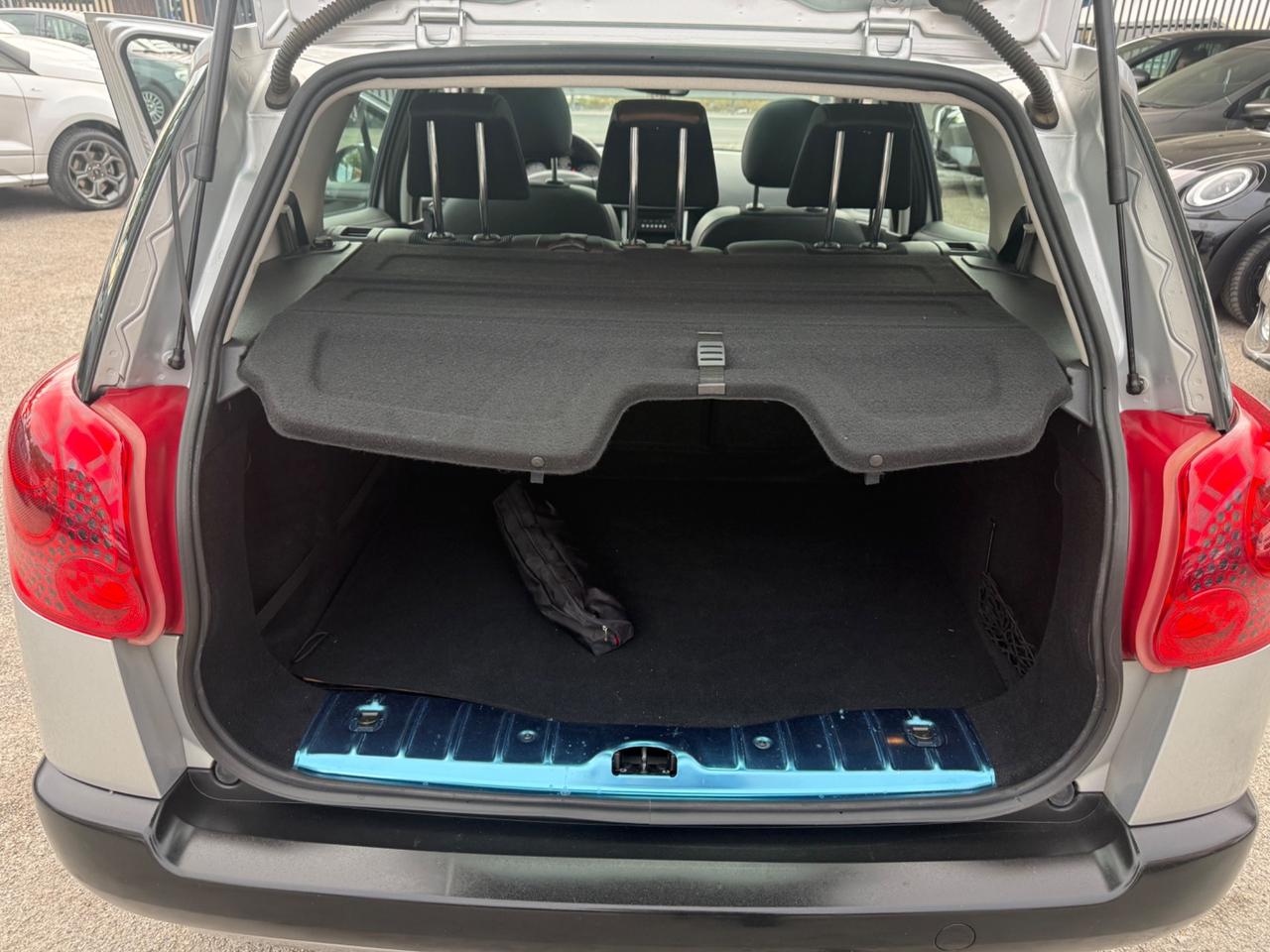 Peugeot 207 1.6 8V HDi 93CV SW Ciel Allure