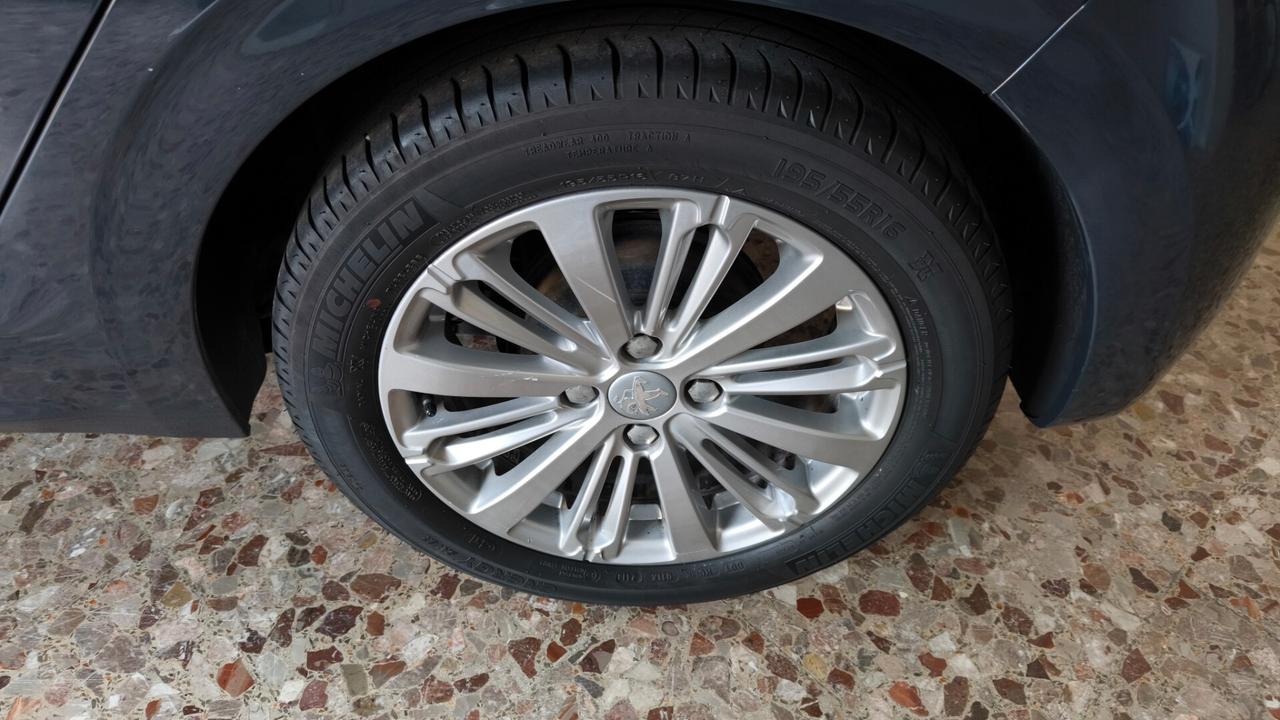 Peugeot 208 PureTech 82 5 porte Active